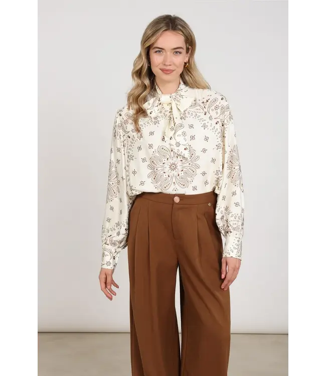 NKF02201/OffWhite/Toffee  Angie Blouse Tie Paisley