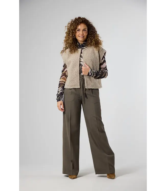 2627026/Beige  Loretta