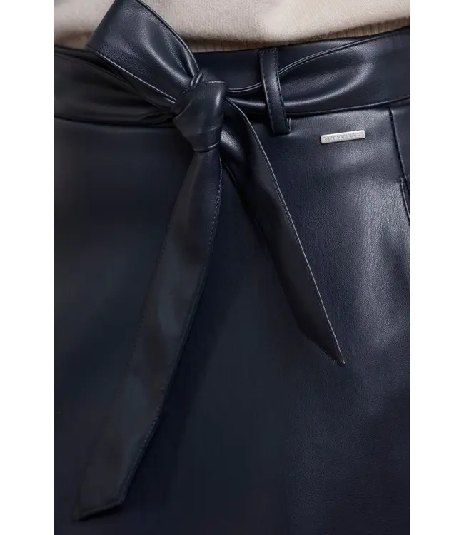 Chelsea.7502611/DarkNavy  Faux leather skirt with belt