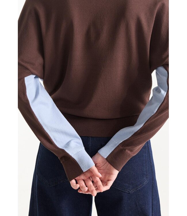 EMMY-W26/000544-darkbrown-lightblue  EMMY TRUI fn 194 round neckline 3/4 sleeve wide fit