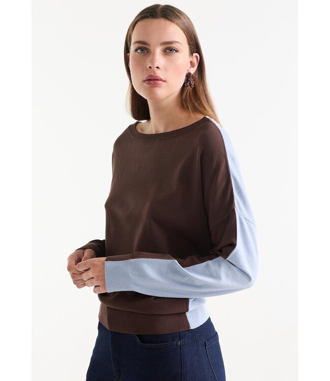 EMMY-W26/000544-darkbrown-lightblue  EMMY TRUI fn 194 round neckline 3/4 sleeve wide fit