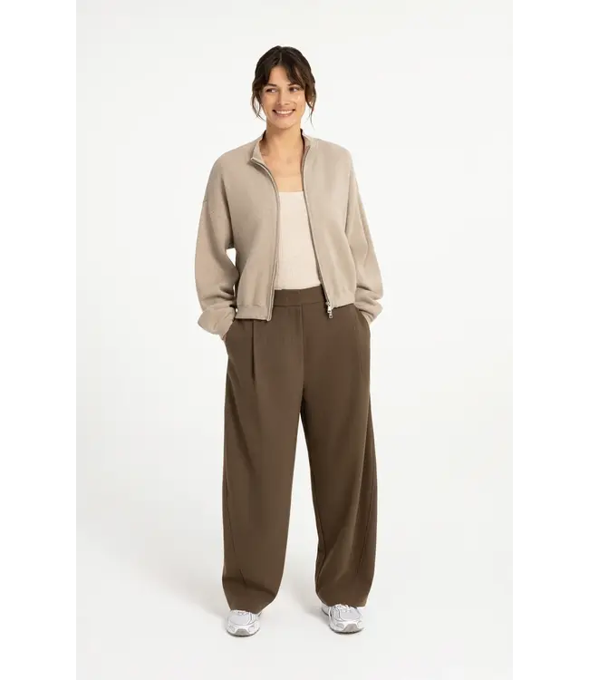 01-010171-608/611032  Jacquard knitted cardigan with zip closure