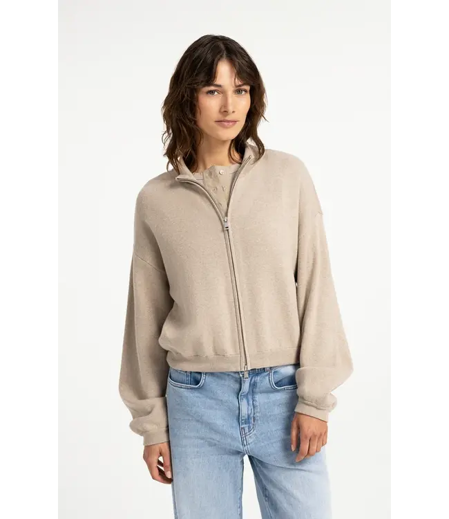 01-010171-608/611032  Jacquard knitted cardigan with zip closure
