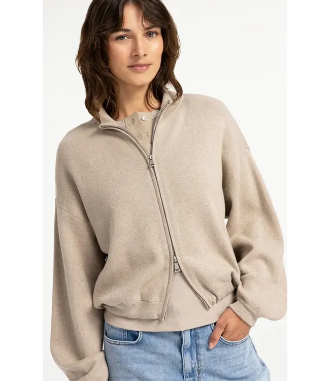 01-010171-608/611032  Jacquard knitted cardigan with zip closure