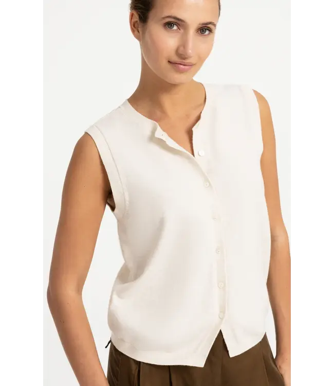 01-010170-608/990802  Knitted spencer with button closure