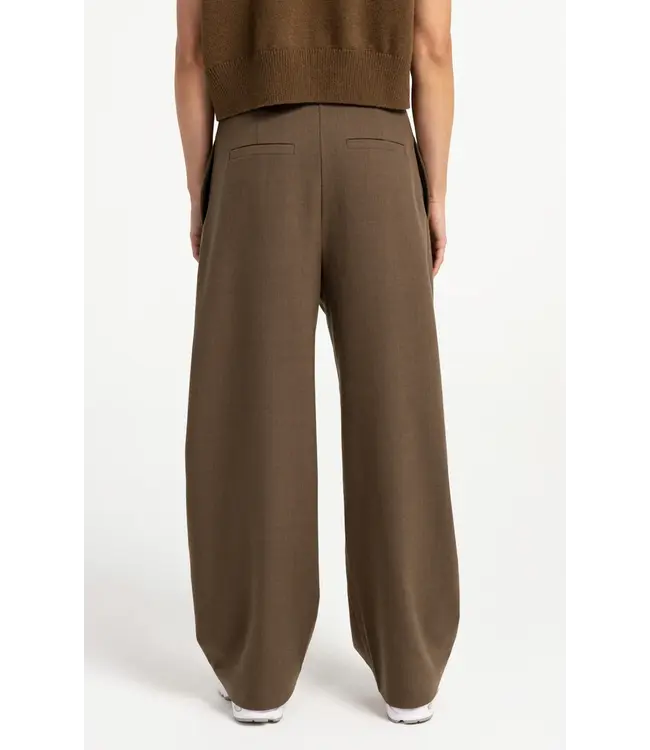 01-301275-608/90617  Woven barrel-leg trousers with pleat detail