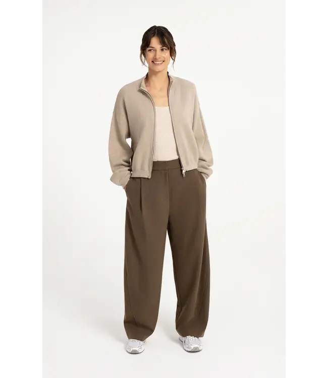 01-301275-608/90617  Woven barrel-leg trousers with pleat detail