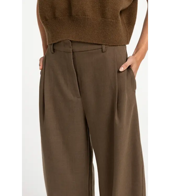 01-301275-608/90617  Woven barrel-leg trousers with pleat detail