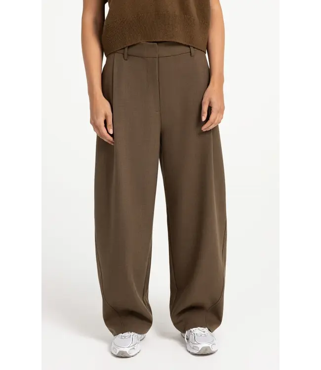 01-301275-608/90617  Woven barrel-leg trousers with pleat detail