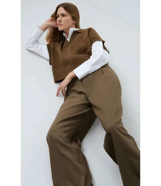 01-301275-608/90617  Woven barrel-leg trousers with pleat detail