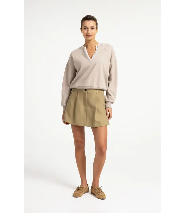 01-109127-608/611032  Sweatshirt with V-neck and woven collar