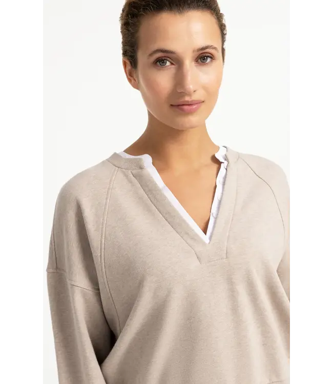 01-109127-608/611032  Sweatshirt with V-neck and woven collar