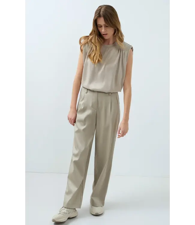 01-701408-608/61103  Sleeveless top with shoulder pleats