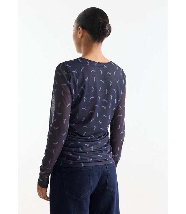 JENNY-W26/000772-darkblue-shadowblue  JENNY TOP mhp 109 mesh heel print round neck gattering waist