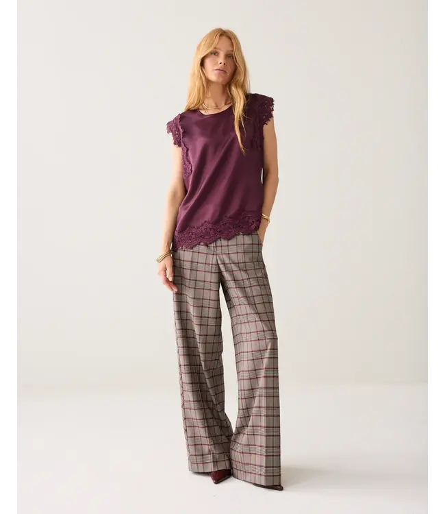 2s3542-12493/000335-Darkburgundy  Top sleeveless Silky casual