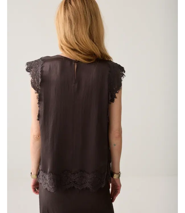 2s3542-12493/000754-Darkchocolate  Top sleeveless Silky casual