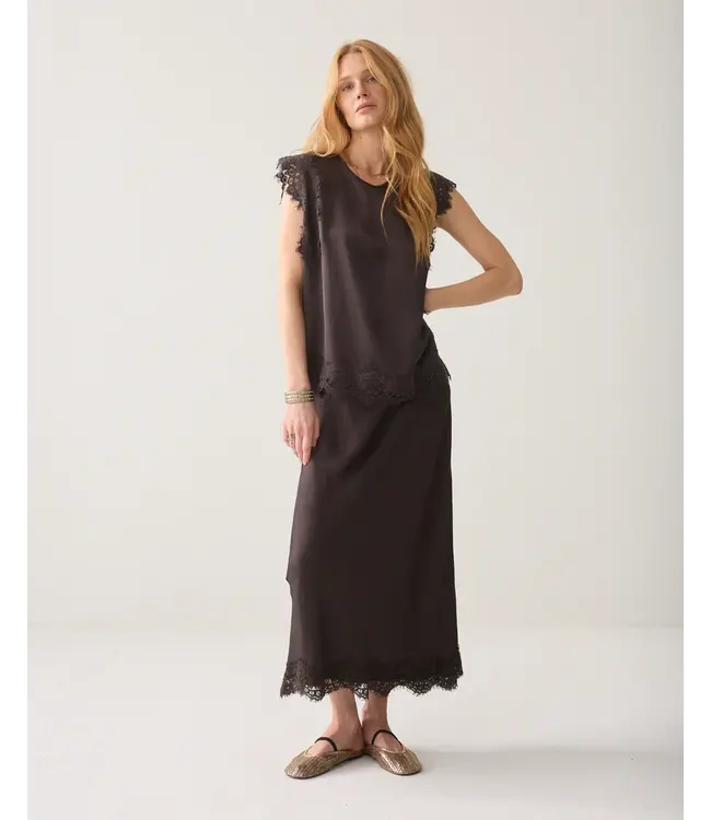 2s3542-12493/000754-Darkchocolate  Top sleeveless Silky casual