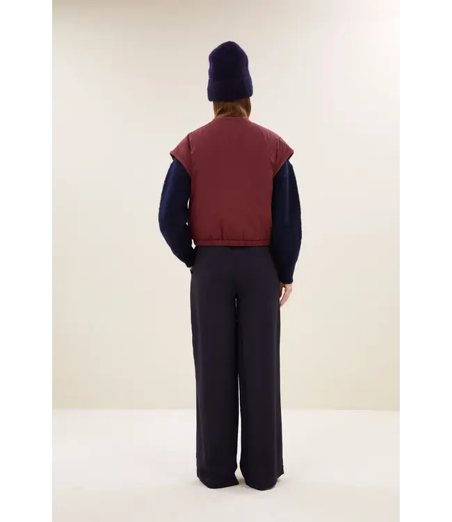26419003/Wine  gio sleeveless jacket