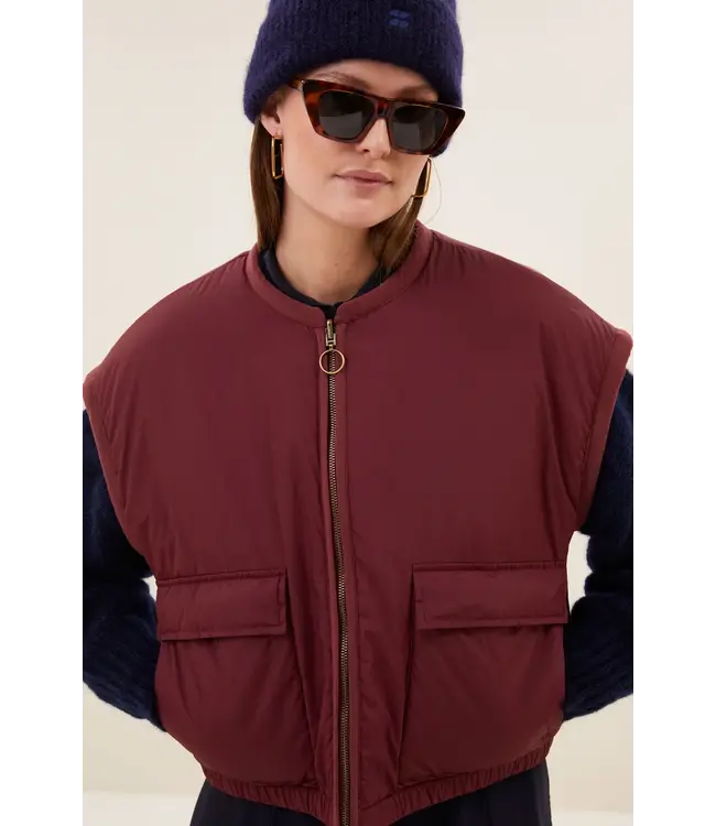 26419003/Wine  gio sleeveless jacket