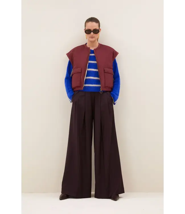 26419003/Wine  gio sleeveless jacket