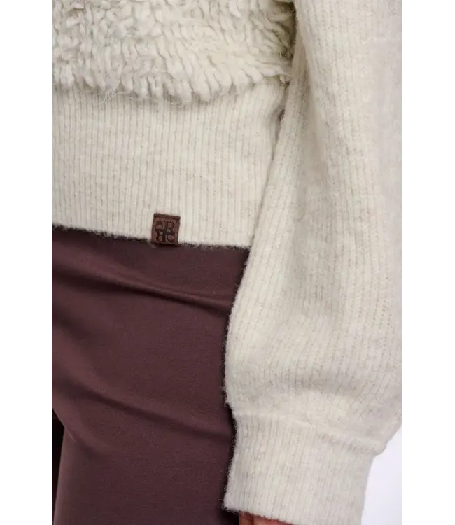 Malak.5002612/Birch  Knitted cardigan with zipper closure