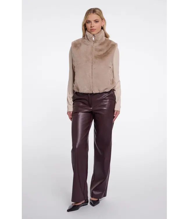 Nikki.7002611/Oat  Short faux fur waistcoat