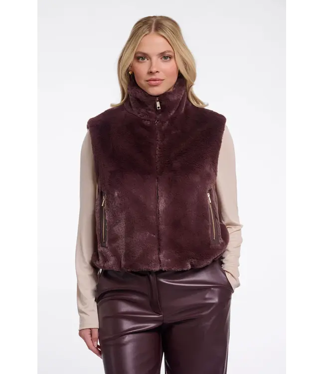 Nikki.7002611/ChocolateBean  Short faux fur waistcoat