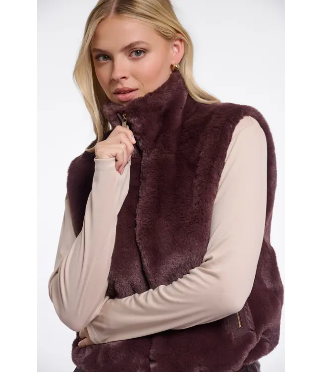 Nikki.7002611/ChocolateBean  Short faux fur waistcoat
