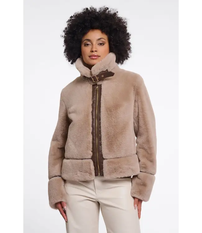 Lambra.7002612/Oat  Short faux fur jacket