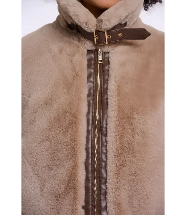 Lambra.7002612/Oat  Short faux fur jacket