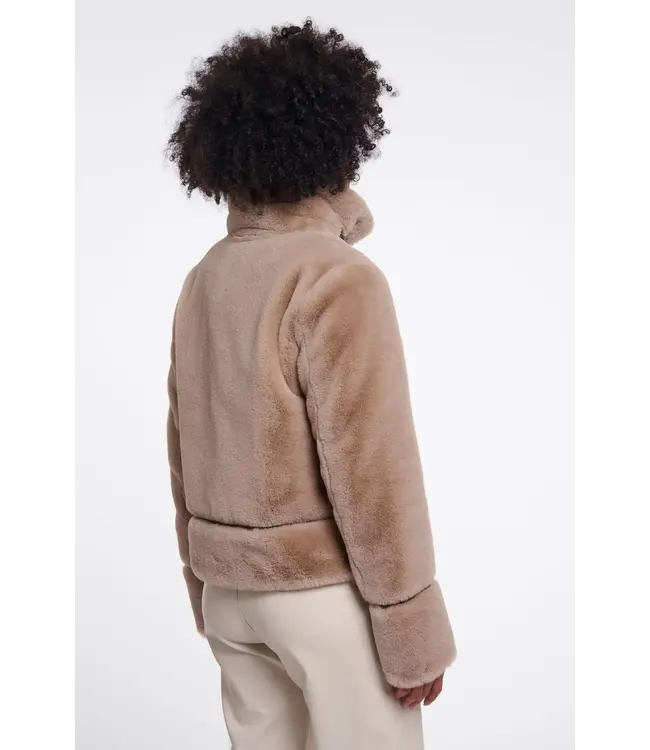 Lambra.7002612/Oat  Short faux fur jacket