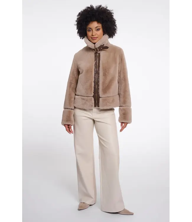 Lambra.7002612/Oat  Short faux fur jacket