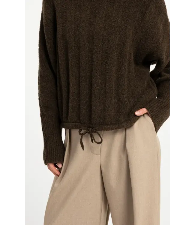 01-000631-609/908142  Sweater with batwing sleeves and drawcord at the hem