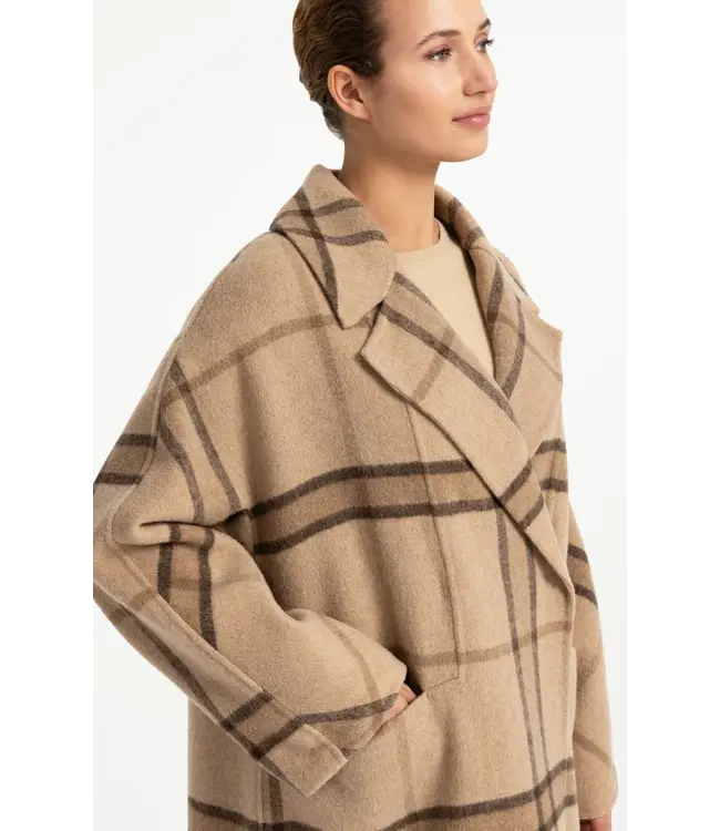 02-011027-609/613151  Long checked wool blend coat with oversized fit