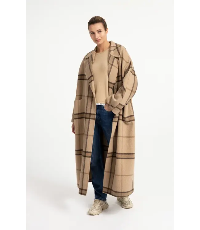 02-011027-609/613151  Long checked wool blend coat with oversized fit