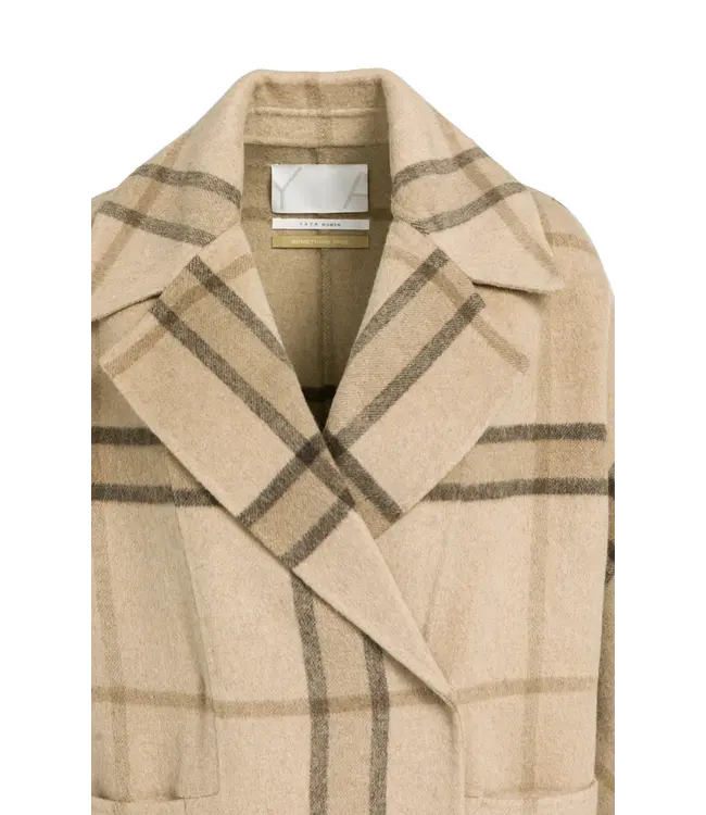 02-011027-609/613151  Long checked wool blend coat with oversized fit