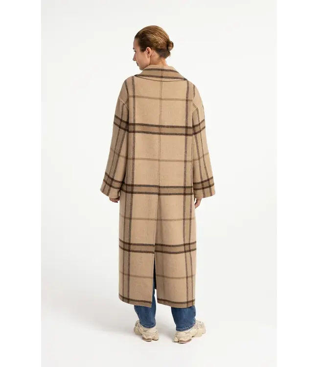 02-011027-609/613151  Long checked wool blend coat with oversized fit