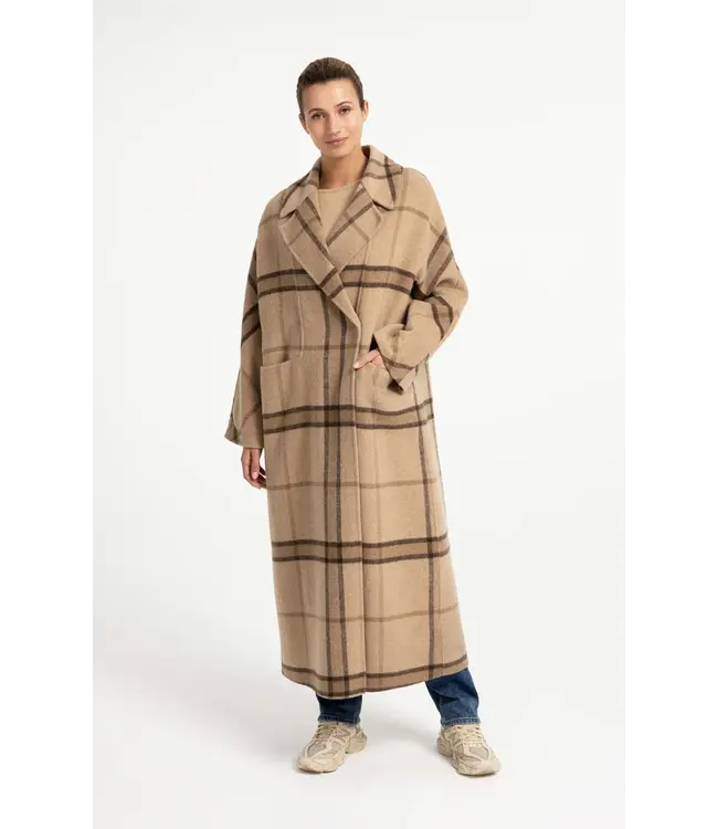 02-011027-609/613151  Long checked wool blend coat with oversized fit