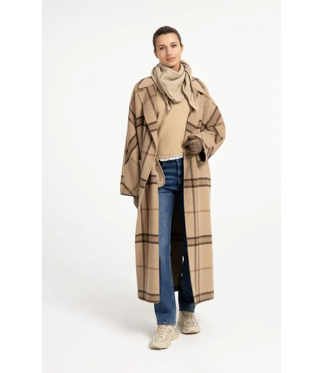 02-011027-609/613151  Long checked wool blend coat with oversized fit