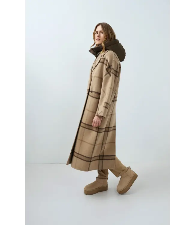 02-011027-609/613151  Long checked wool blend coat with oversized fit