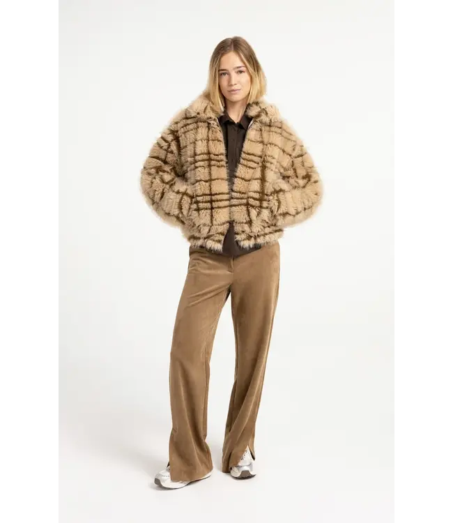 02-001088-609/611031  Faux fur jacket with collar and check pattern