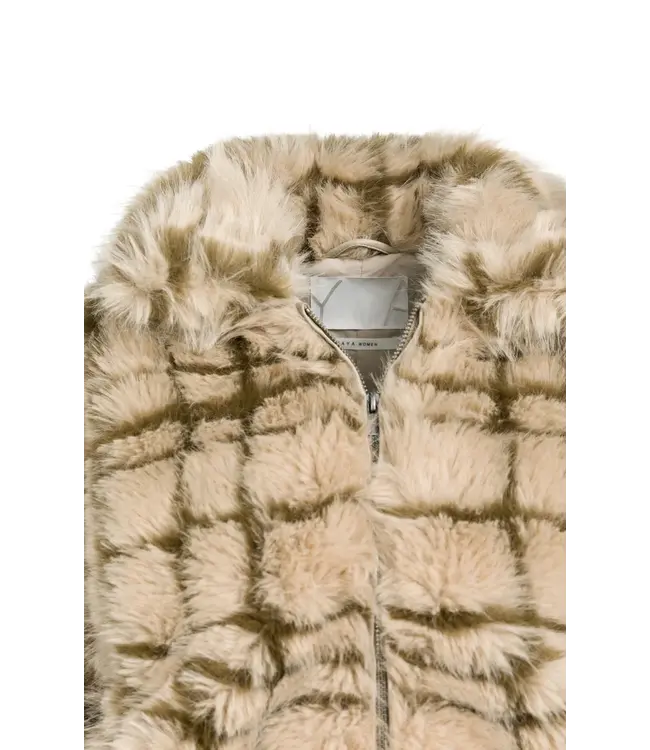 02-001088-609/611031  Faux fur jacket with collar and check pattern