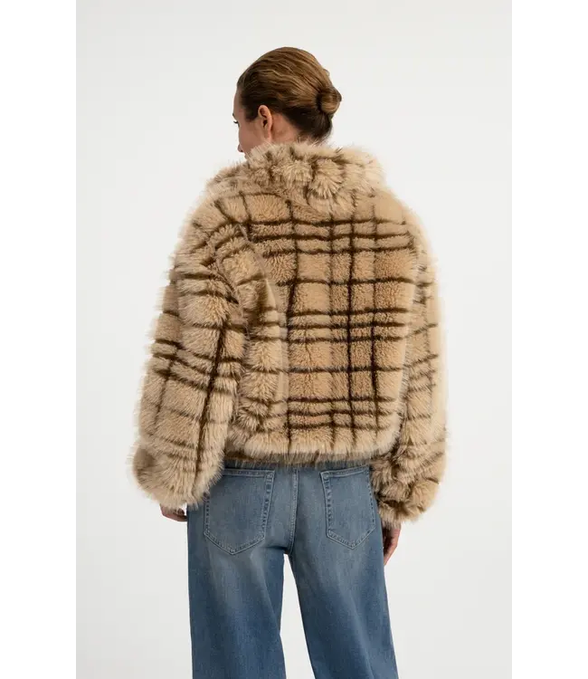 02-001088-609/611031  Faux fur jacket with collar and check pattern