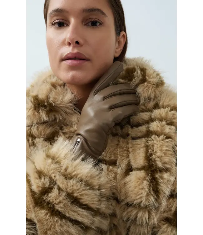 02-001088-609/611031  Faux fur jacket with collar and check pattern