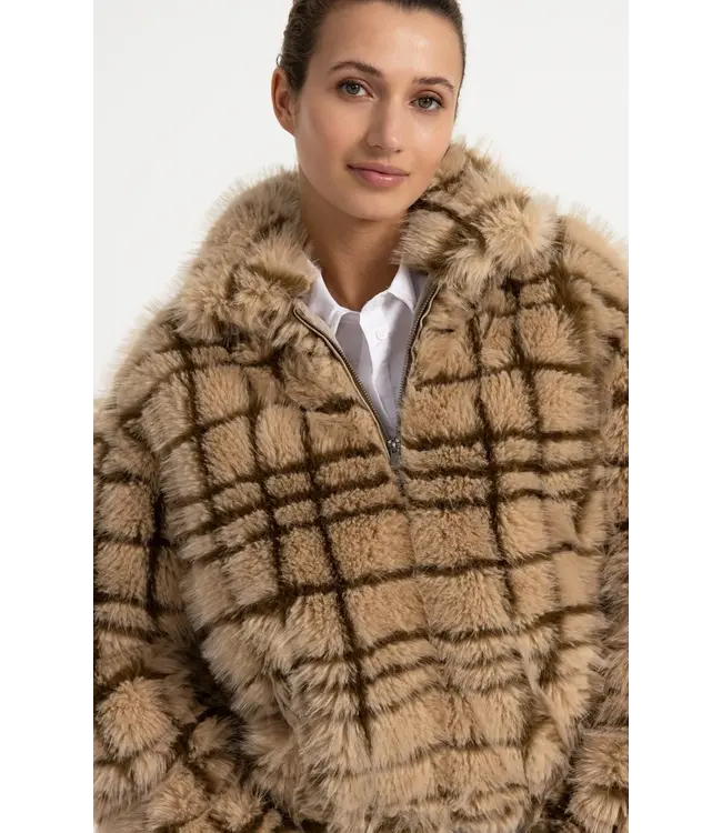 02-001088-609/611031  Faux fur jacket with collar and check pattern