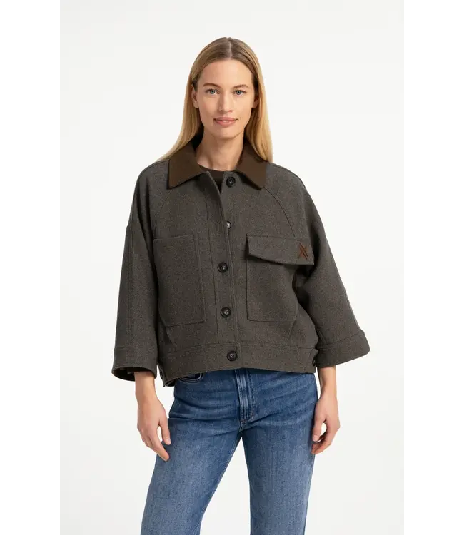 02-001086-609/99086  Oversized wool blend jacket with contrast collar