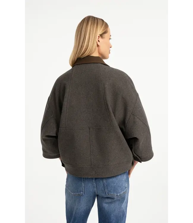 02-001086-609/99086  Oversized wool blend jacket with contrast collar