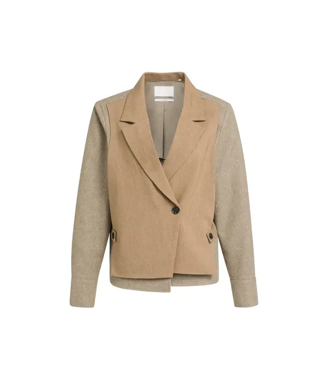 01-501086-609/810182  Blazer with contrast fabric and loose fit