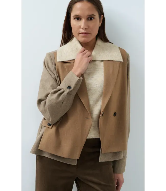 01-501086-609/810182  Blazer with contrast fabric and loose fit