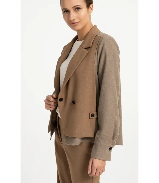01-501086-609/810182  Blazer with contrast fabric and loose fit